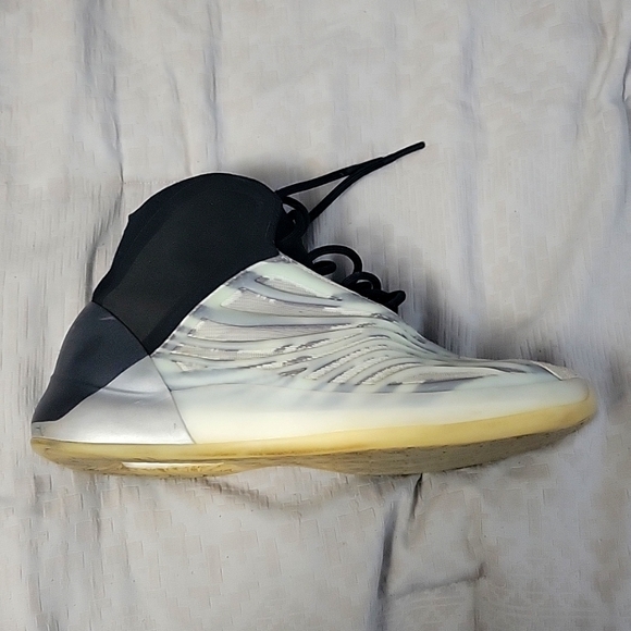 Yeezy quantum basketball - Picture 1 of 7